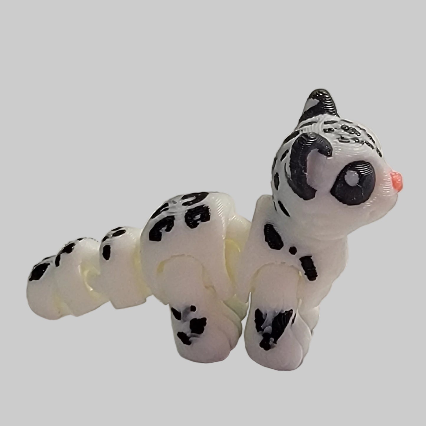 Mini Snow Leopard Articulated Fidget Toy – 3D Printed Desk Pet