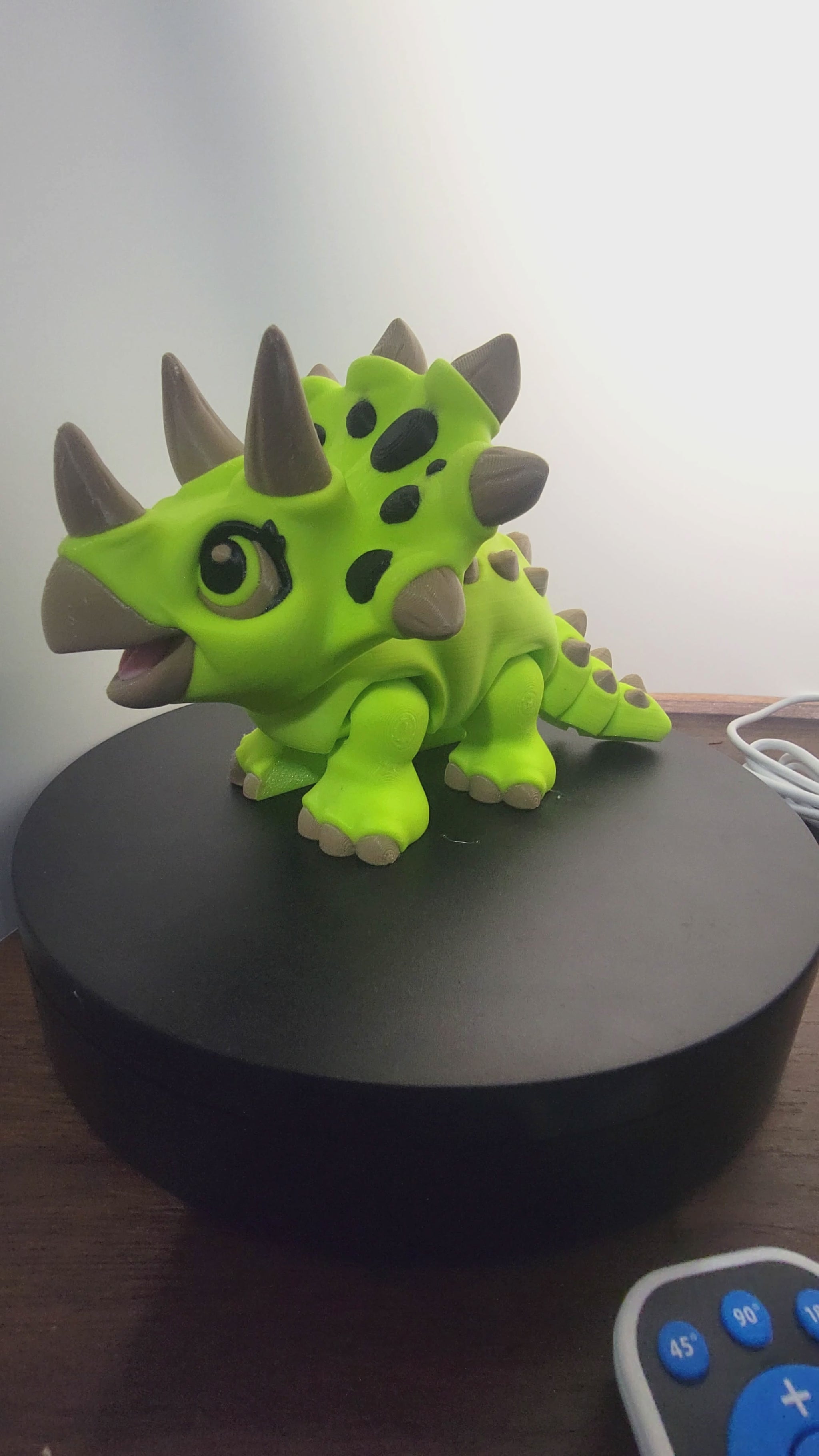 Articulated 3D printed Triceratops 360-degree product video